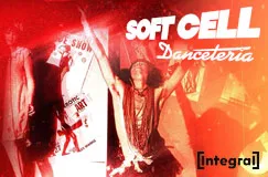 Text: "SOFT CELL", "Danceteria". Szene mit tanzender Person in festlich-leuchtendem Rot-Orange.