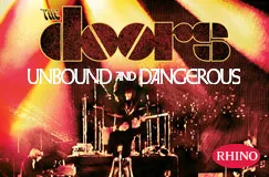 Beschriftung: "The Doors Unbound and Dangerous". Ein rotes RHINO-Logo. Bühne mit Band vor gelben Lichtern.