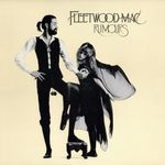 "Fleetwood Mac Rumours" steht oben in fließender Schrift. Ein Mann und eine Frau in charakteristischer Pose.