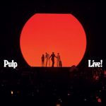 Text: "Pulp Live!" Silhouetten vor einer großen orangefarbenen Scheibe.