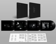 Text "Ryuichi Sakamoto Opus", dunkler Hintergrund.