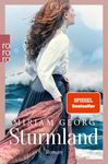 „SPIEGEL Bestseller-Autorin.“ Frau mit wehenden Haaren am Meer, trägt weißen Blusen und roten Schal.