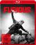 Roter Text "THE FURIOUS", ein Mann schwingt einen Hammer in einem actionreichen Kampf, Schwarz-Weiß.