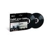 "Cold War Kids", "Robbers & Cowards". Zwei schwarze Vinyl-Schallplatten und ein Albumcover mit Fotos und Text., 2 LPs