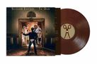 Die Texte "Scissor Sisters" und "Ta-Dah" sind oben auf einem Plattencover. Ein Mann präsentiert in einem offenen Fahrstuhl.