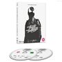 „The Bloody Beetroots Live“ steht in weiß auf einem schwarz gekleideten Mann. Zwei Discs mit ähnlichem Design liegen darunter., 1 CD and 1 Blu-ray Disc