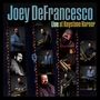 „Joey DeFrancesco Live at Keystone Korner“ steht geschrieben. Verschiedene Fotos eines Mannes mit Saxofon und Keyboard., 2 LPs