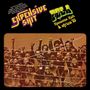 "EXPENSIVE SHIT" oben links in dynamischer Schrift, "FELA Ransome Kuti & africa 70" rechts. Menschen jubeln hinter Stacheldraht., LP