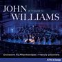 „JOHN WILLIAMS: A Tribute to“. Orchester auf einer Bühne, blaue Beleuchtung, Publikum im Vordergrund., 2 LPs