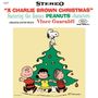 „A Charlie Brown Christmas“, Peanuts, Vince Guaraldi. Illustration: Snoopy auf Baum, Kinder tanzen fröhlich darunter., Super Audio CD
