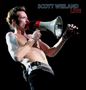 Text: "SCOTT WEILAND LIVE". Ein Mann mit freiem Oberkörper spricht in ein Megafon auf der Bühne., CD