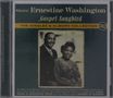 Titel: Sister Ernestine Washington Gospel Songbird. Foto eines lächelnden Paars, Frau im Fokus.