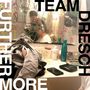 TEAM, FURTHER, DRESCH, MORE; Badezimmer mit unordentlicher Kleidung, Flaschen und bemaltem Spiegel., MC
