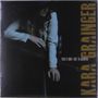 Auf einem dunklen Hintergrund stehen "KARA GRAINGER" senkrecht und "THAT'S HOW I GOT TO MEMPHIS" in Weiß. Eine Person hält eine Gitarre., LP