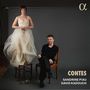 „CONTES, Sandrine Piau, David Kadouch“ steht rechts unten. Eine Frau in hellem Kleid steht, ein Mann sitzt daneben auf einem Stuhl., CD