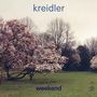 „kreidler“ oben, „weekend“ unten. Blühende Bäume mit rosa Blumen in einer grünen Wiese., CD