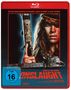 Adria Arjona "ONSLAUGHT". Ein Film von Adam Wingard. Frau mit Gewehr, gelber Brille, schaut aus Fenster., Blu-ray Disc