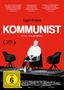 „Egon Krenz KOMMUNIST, ein Film von Lutz Pehnert. FSK ab 6 freigegeben.“ Zwei Sessel und ein Tisch auf rotem Hintergrund.