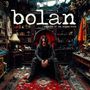 Text: "bolan Gargoyle of the Garden State". Ein Mann sitzt in einem üppig dekorierten, düsteren Raum mit vielen Antiquitäten., CD