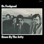 Text: "Dr. Feelgood", "Down By The Jetty". Schwarz-weißes Foto von vier Männern in Anzügen an einem Hafen., LP