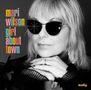 Text: "mari wilson girl about town" und "Beehive". Eine Frau mit Sonnenbrille hält ihre Hände an ihr Kinn., CD