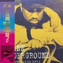 Text auf Japanisch: "35周年記念盤". Text unten: "NN UNDERGROUND, JERUSALEM EP'S". Mann ruht auf seinen Armen, monochrom gehalten., 2 LPs
