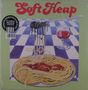 "Soft Heap" in roter Schrift. Illustration: Spaghetti mit Soße auf Teller, Gabel mit Noten und ein Glas Rotwein daneben., LP