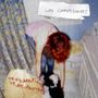 Oben steht handgeschrieben "Los Campesinos!", unten "we are beautiful, we are doomed". Rote Haare, Hund, bunte Vorhänge., LP