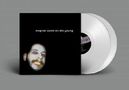 Albumcover mit weißem Text "mogwai: come on die young", verschwommenes Gesicht links, zwei weiße Vinyl-Schallplatten rechts., 2 LPs