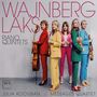 "WAJNBERG LAKS Piano Quintets. Julia Kociuban & Messages Quartet." Fünf Frauen in bunten Anzügen mit Instrumenten.