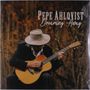 „Pepe Ahlqvist Dreaming Away“. Ein Mann mit Hut spielt Gitarre, sitzend vor einem herbstlichen Hintergrund., LP