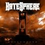 Text: „HATESPHERE GUILLOTINE“. Eine Guillotine vor einem stürmischen, orangefarbenen Himmel. Blitze und ein Totenschädel.