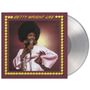 "BETTY WRIGHT LIVE" steht oben in gelber Schrift. Eine Frau mit Afro hält ein Mikrofon, trägt ein rosa Outfit und lächelt., LP