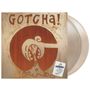 Text "GOTCHA!" oben. Unten links ein großes stilisiertes "G". Sticker: "Parental Advisory Explicit Lyrics". Schallplatte sichtbar., 2 LPs