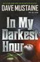 „In My Darkest Hour“ ist in großer Schrift zu sehen. Eine Person mit Maske blickt nach oben, eingehüllt in ein geheimnisvolles Licht., Buch