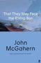 „That They May Face the Rising Sun“ und „John McGahern“ in großen Buchstaben. Mit Vorwort von Kevin Barry. Künstlerischer Hintergrund., Buch