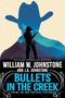 Titel: "Bullets in the Creek". Autoren: William W. Johnstone, J.A. Johnstone. Ein Cowboy mit Hut und Pistole vor Bergkulisse.
