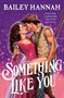 BAILEY HANNAH, "Their fake relationship hits all the right notes." Zwei Menschen tanzen eng umschlungen, ein Mikrofon, Gitarre.