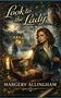 "Look to the Lady" oben, "Margery Allingham" unten. Eine Frau mit Taschenlampe, Kerze, Eule, Kelch, Schloss im Hintergrund., Buch