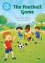 "READING CHAMPION" Logo, "The Football Game" von Damian Harvey und Tom Heard. Kinder spielen Fußball auf einer Wiese.