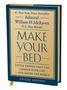 Text: "#1 New York Times Bestseller Admiral William H. McRaven (U.S. Navy Retired) MAKE YOUR BED Deluxe Edition." Buch mit blau-gelbem Cover., Buch
