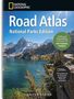 "Road Atlas: National Parks Edition" mit Landschaftsfoto von Bergen und See, National Geographic Logo oben links., Buch