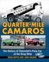 "Quarter-Mile Camaros. The History of Chevrolet's Pony Car at the Drag Strip 1967-1981. Doug Boyce und Josh Hachat." Ein hochgeklappter Rennwagen., Buch