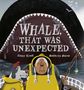 „WHALE, THAT WAS UNEXPECTED.“ Ein Mann und ein Hund in Regenkleidung auf einem Boot, vor einem riesigen Walmaul., Buch