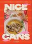 "Nice Cans" – Ein Teller mit Sardinen in Öl, dekoriert mit Kräutern. Oben ein Weinglas, rosa Fische und ein Kartenspiel., Buch
