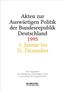 Es gibt keine spezifischen Texte. Stilisiertes Muster aus Anführungszeichen, monochrome, ineinander verschachtelte Formen., Buch
