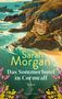 "Sarah Morgan - Das Sommerhotel in Cornwall - Roman". Küste mit Felsen, grünblaues Meer, Hotel auf Klippe, Blumen im Vordergrund., Buch