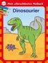 „Mein allerschönstes Malbuch - Dinosaurier“; Illustration eines grünen Dinosauriers in Wüste mit Bergen und lilafarbener Pflanze., Buch