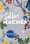 „Selber machen“ in großer Schrift, umgeben von Naturmaterialien wie Blumen, Beeren und einer Schere auf Leinen.
