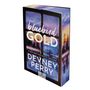 "bluebird GOLD" und "DEVNEY PERRY" in Weiß. Buchcover mit Fenster, Bergen und Bäumen in lila-blauen Tönen., Buch